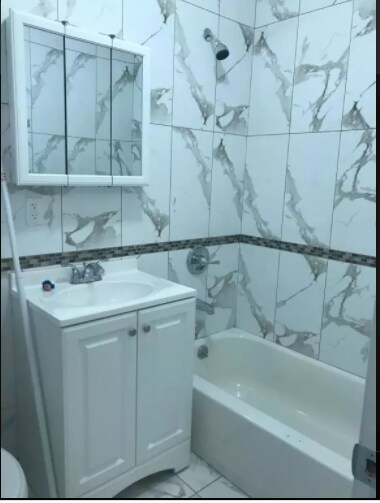 Building Photo - 620 Crescent St