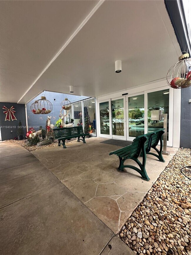 Foto del edificio - 919 Hillcrest Dr