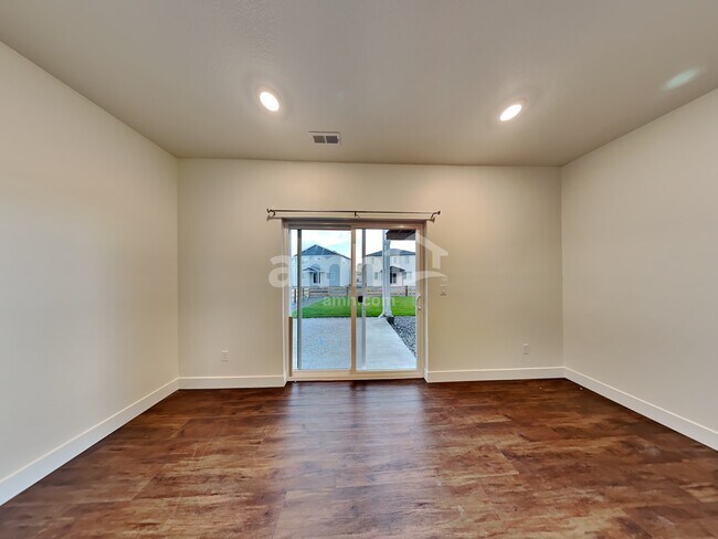 Foto del edificio - 3951 Ryedale Way