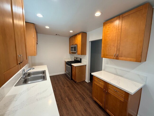 Building Photo - 6944 Lurline Ave