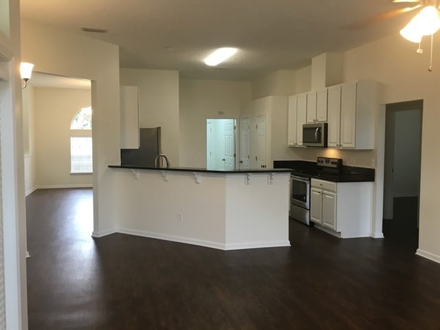 Building Photo - 157 N Lake Cunningham Ave
