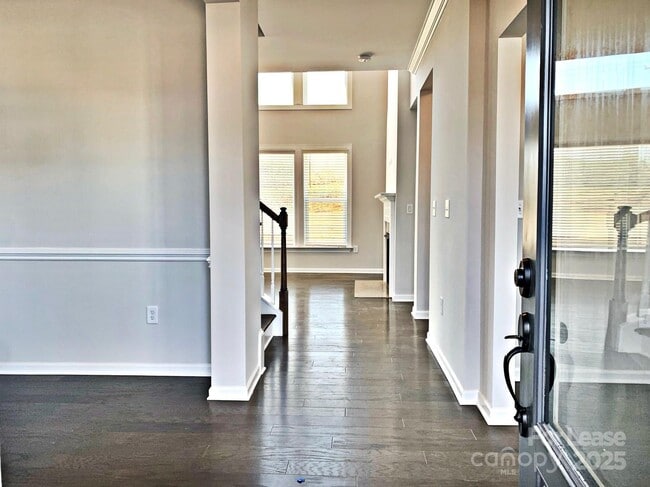 Building Photo - 7011 Kingfisher Way