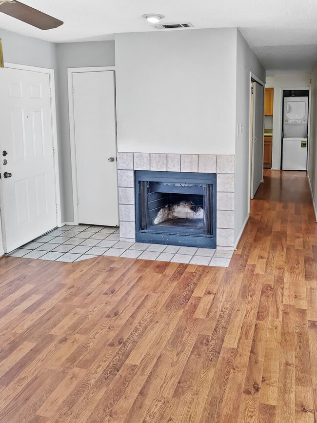 Foto del edificio - 3115 Helms St