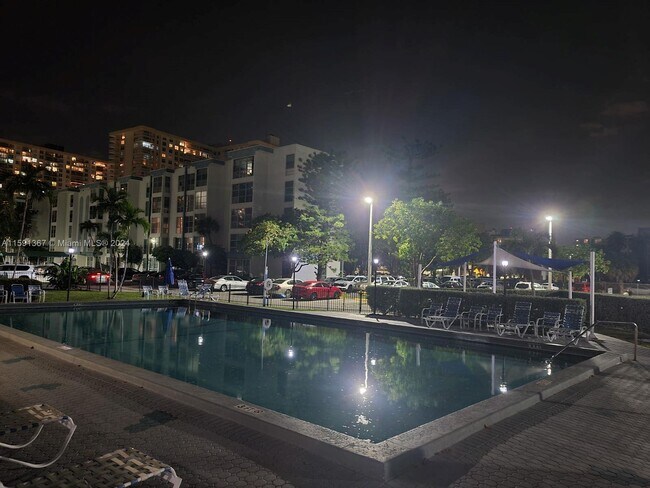 Foto del edificio - 17570 Atlantic Blvd