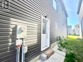 Building Photo - 165 Gosling Cres