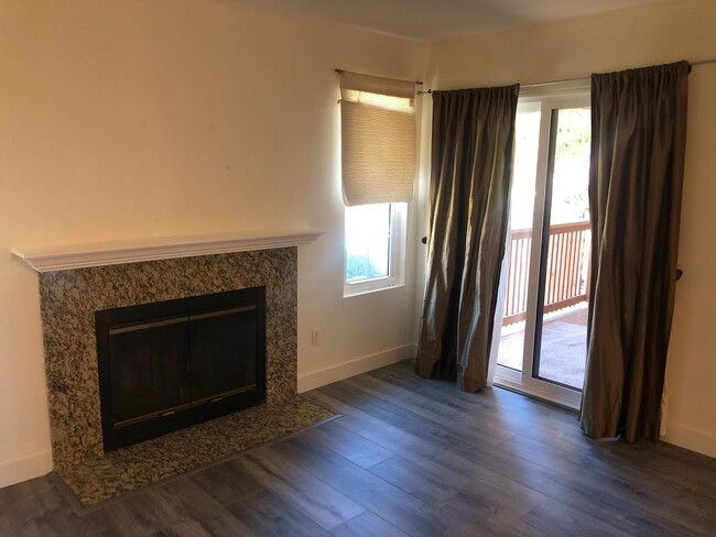 Building Photo - 12083 Alta Carmel Ct