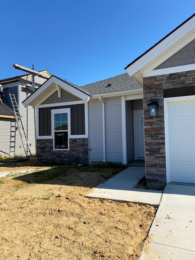 Primary Photo - 2139 Ottawa Dr