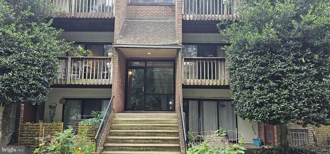 Foto del edificio - 10725 West Dr