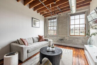 Building Photo - 315 Girod St