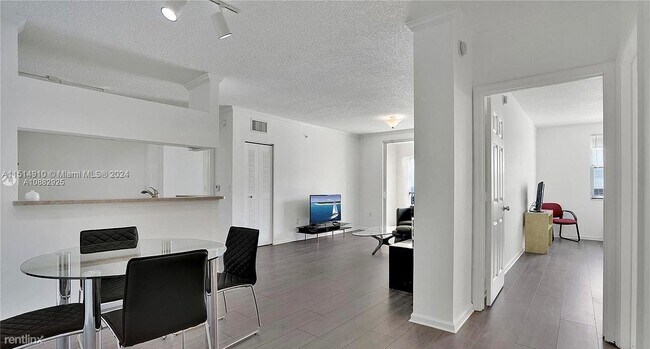 Foto del edificio - 2 br, 2 bath Condo - 17150 N Bay Rd Apt 2808