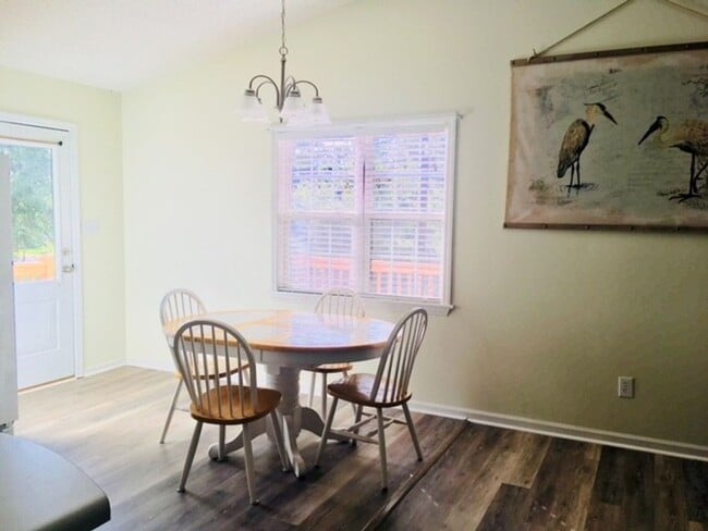 Foto del edificio - 422 Holly St