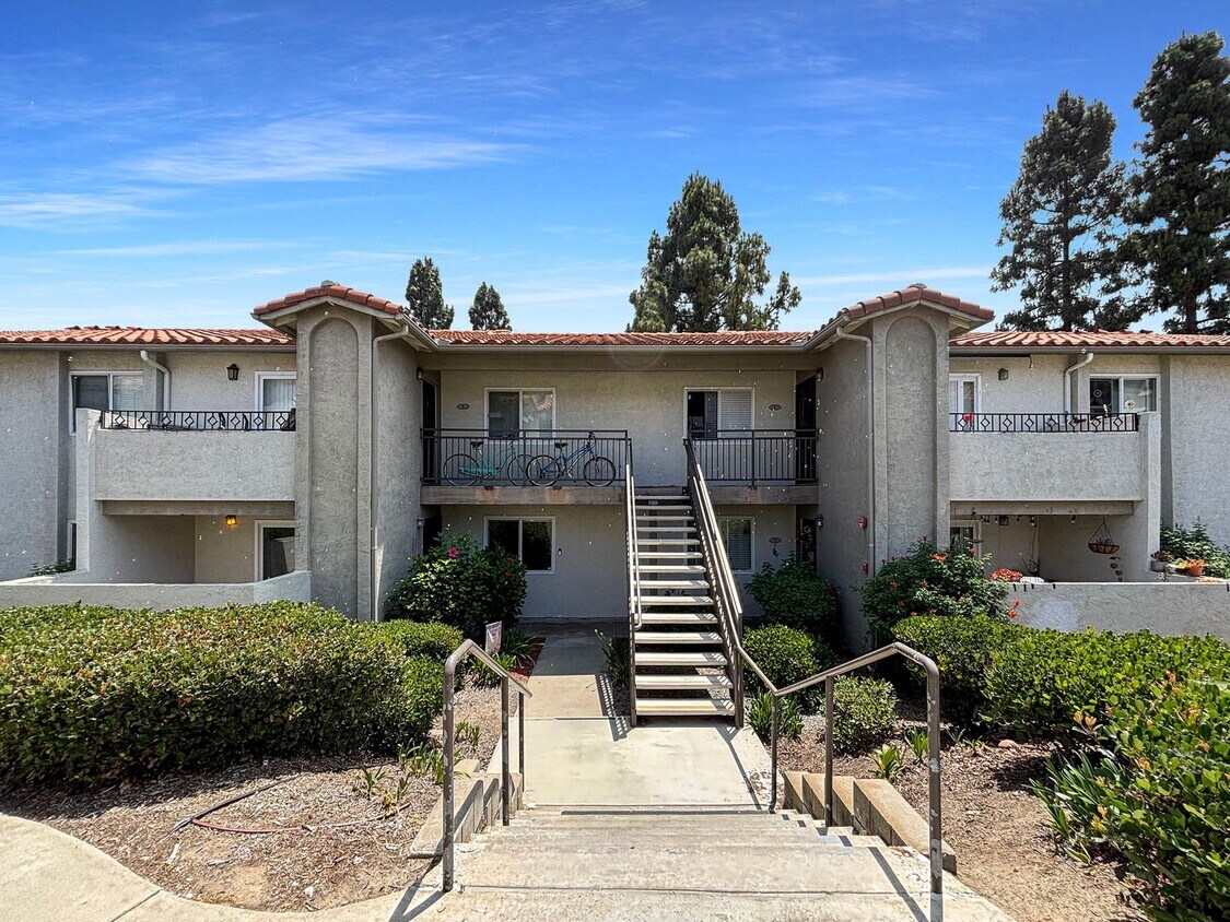 Foto principal - Charming 2BD/2BA Condo in La Mesa W/ A/C, ...