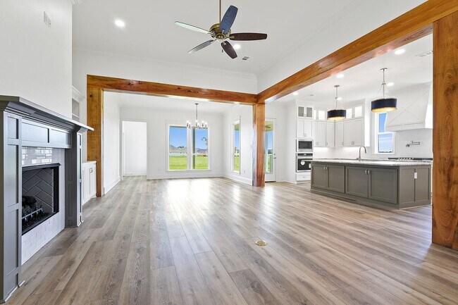 Building Photo - 7019 Ardennes Dr