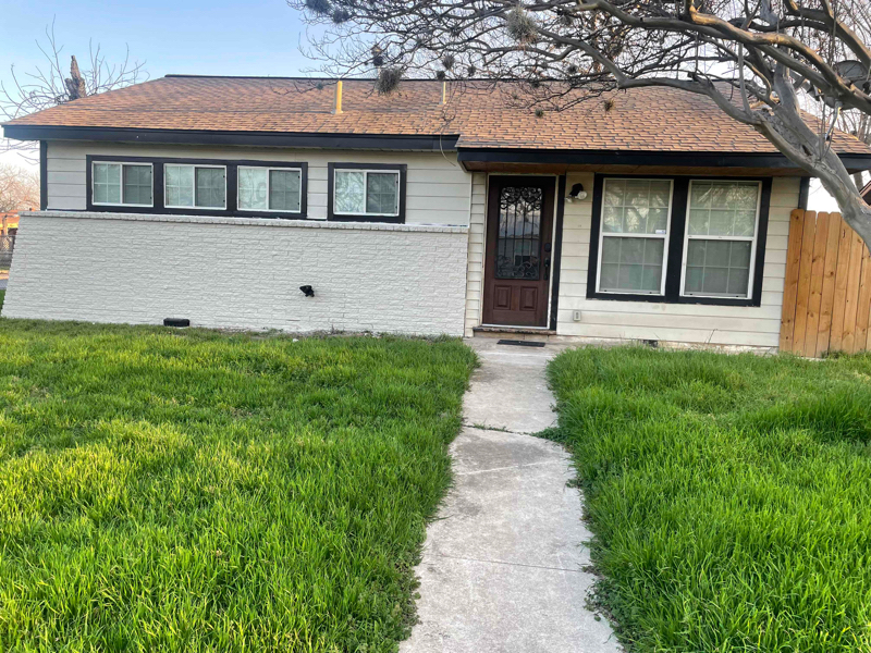 Primary Photo - 202 Las Palmas Dr