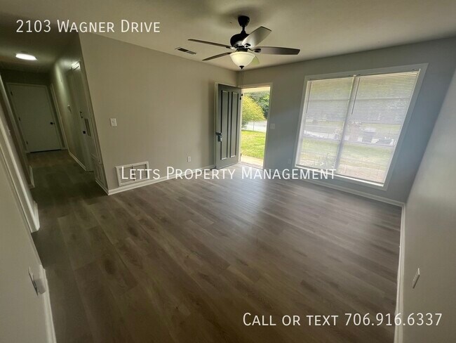 Building Photo - Rental Home Available TODAY!!