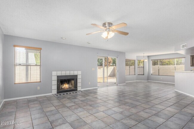 Building Photo - 225 S Rush Cir