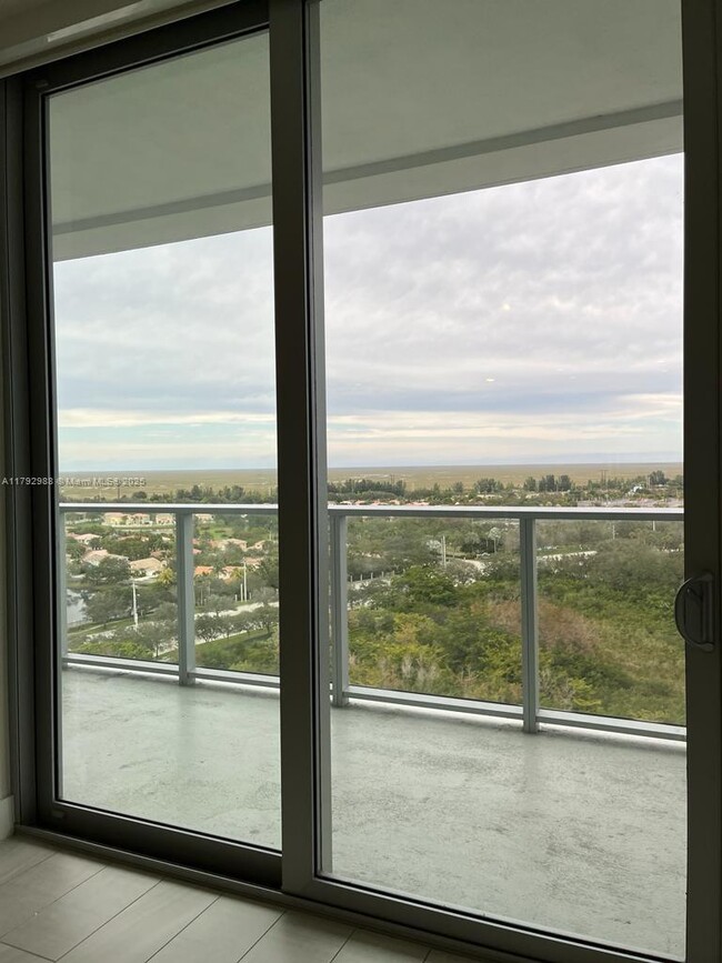 Foto del edificio - 2000 Metropica Wy
