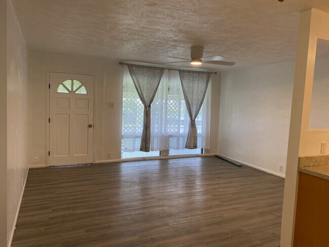 Sala de estar - 1594 Kaunala Pl