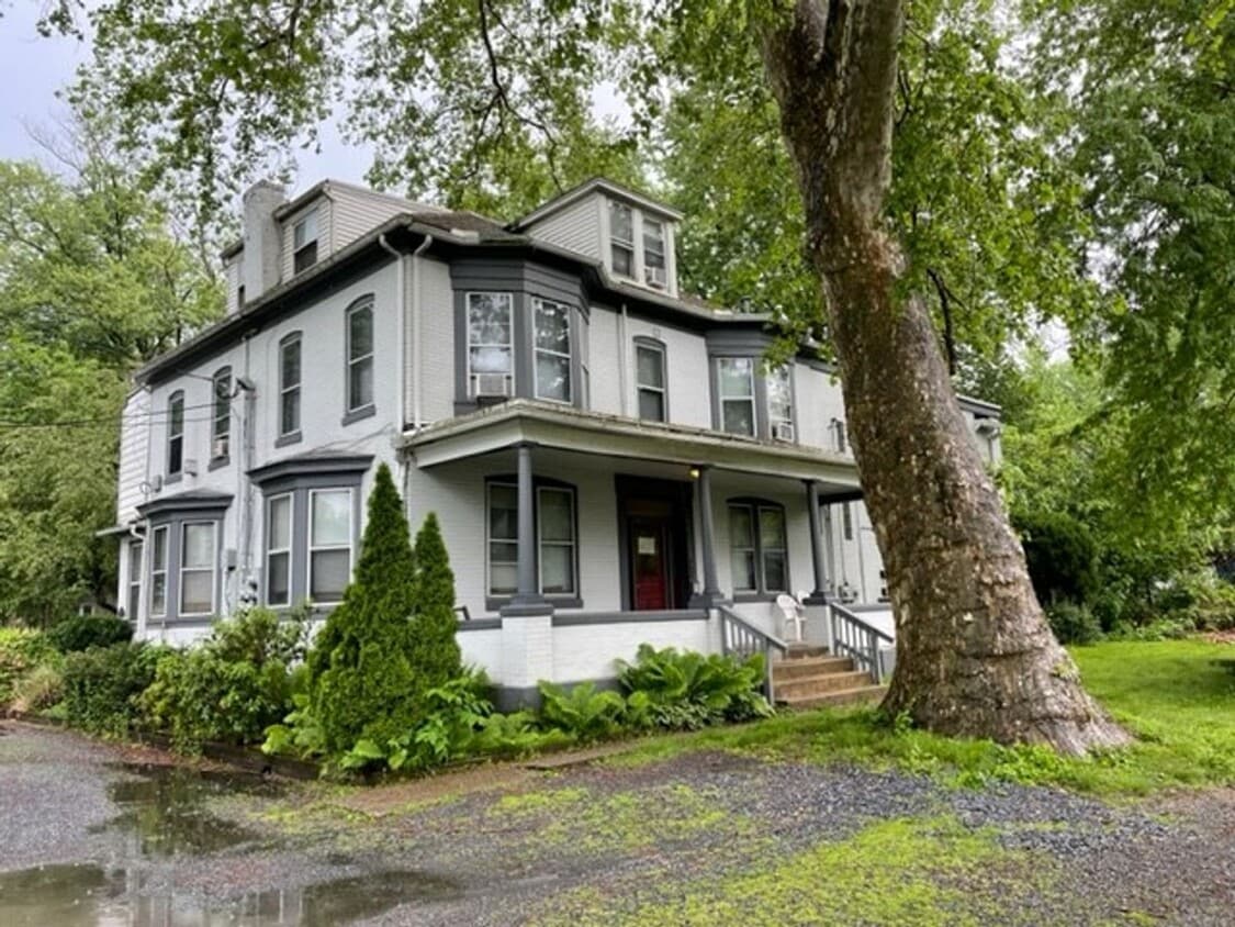 3445 Florence St Unit 5, Harrisburg, PA 17110 Room for Rent in