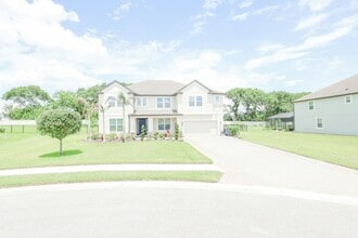 Building Photo - 9841 Cabernet Ave
