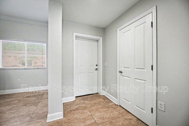 Foto del edificio - 9745 Touchton Rd