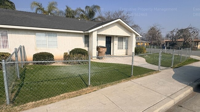 Foto del edificio - 3 bedroom/ 2 bathroom apartment