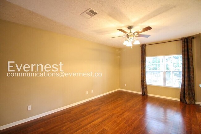 Foto del edificio - 3 Bed/2.5 Bath Townhome with Garage / Pet-Friendly / Coming Soon!