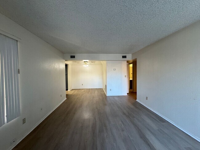 Foto del edificio - 700 E Mesquite Ave