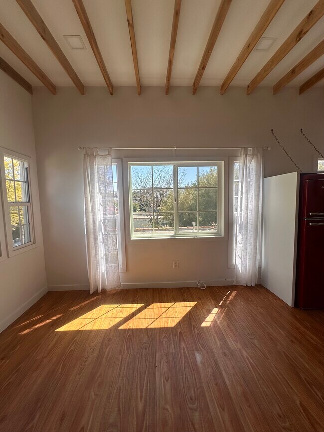 Foto del edificio - 4244 Gateway Ave
