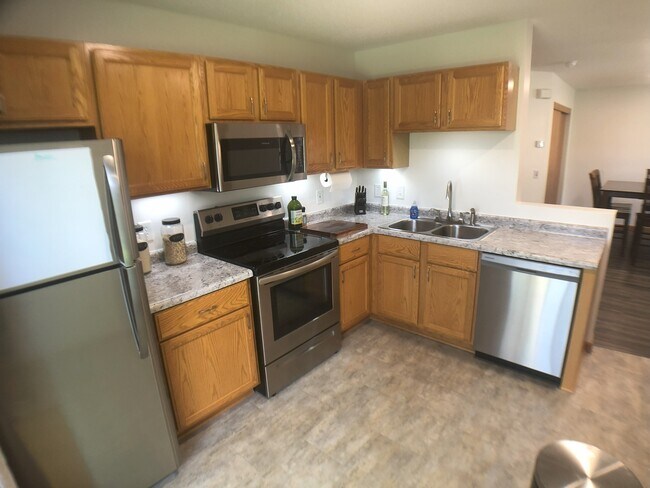 Building Photo - 1805 Southcross Dr W