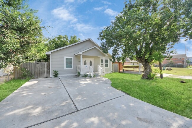 Building Photo - 3541 Rebecca St
