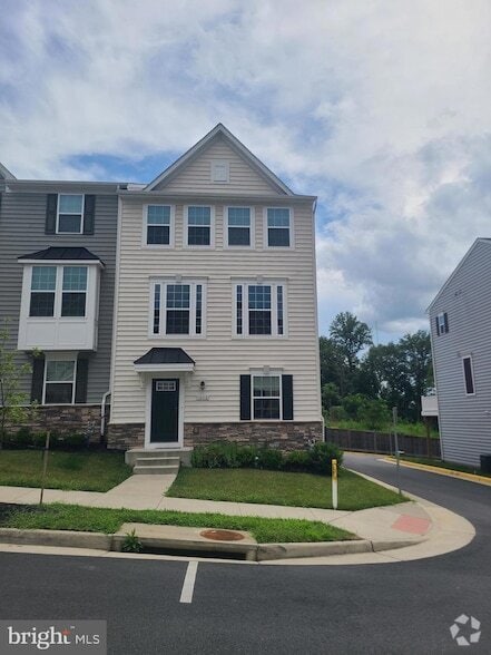 Building Photo - 1006 Valley Run Dr