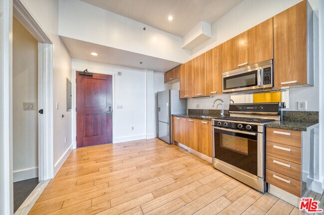 Foto del edificio - 460 S Spring St