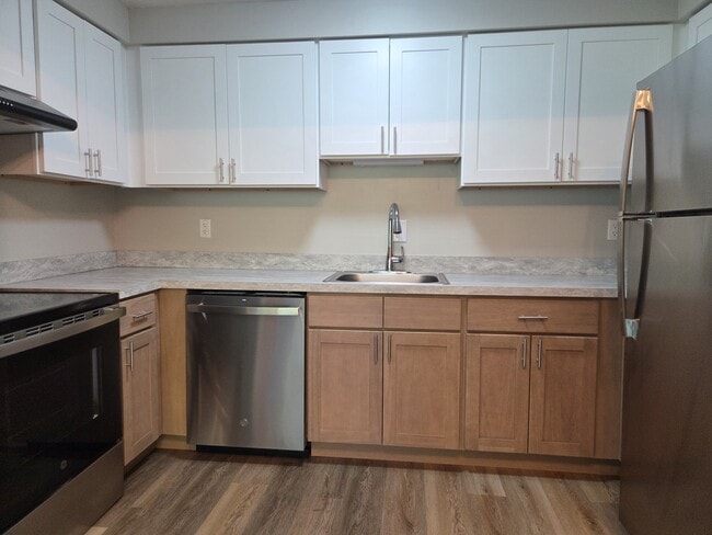 Building Photo - Cedarwood Crossings