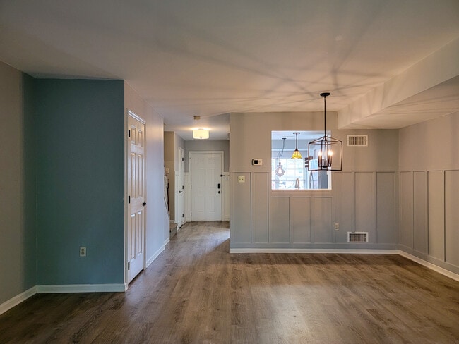 Building Photo - 358 Meetinghouse Ln