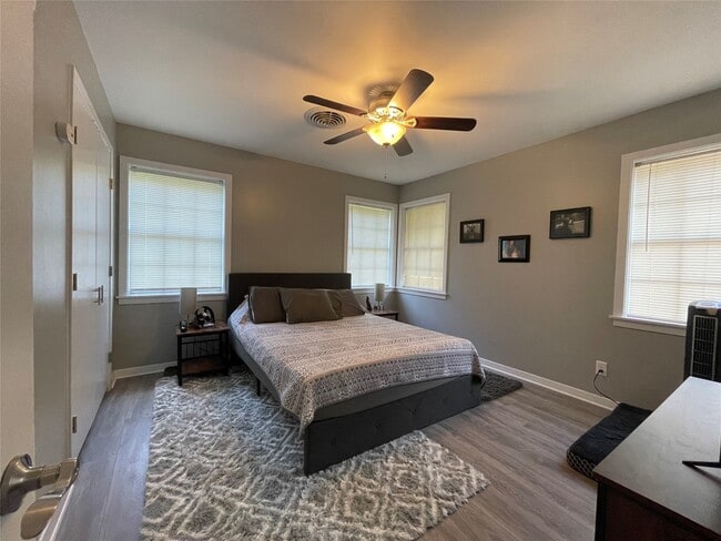 Building Photo - 402 Giddings Ln