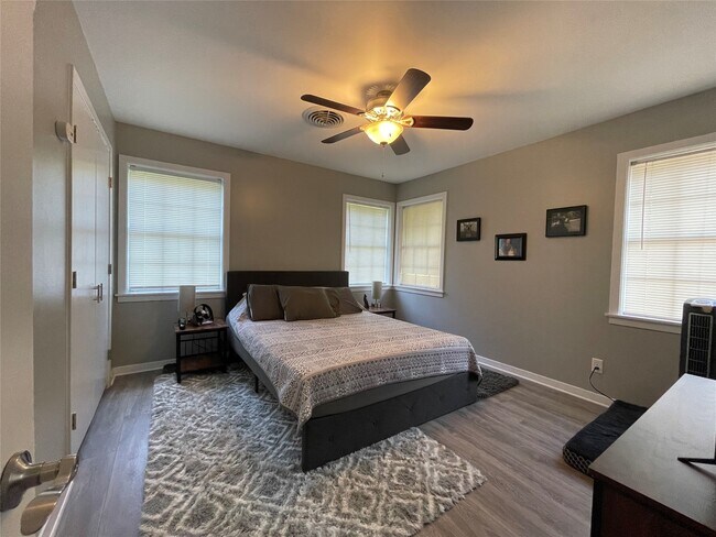 Foto del edificio - 402 Giddings Ln