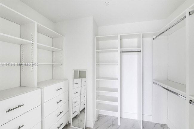 Foto del edificio - Metropica Way, Sunrise, FL 33323 - 2 BR 2 BA condo