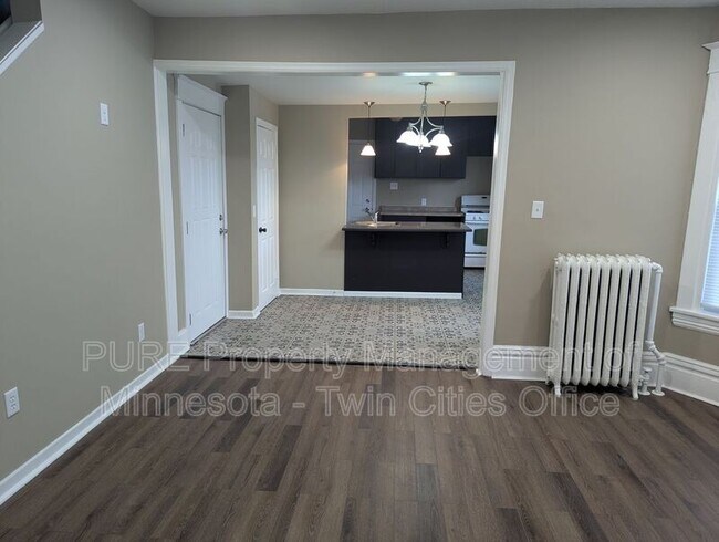 Building Photo - 605 Van Buren Ave