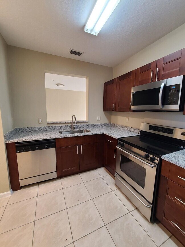 Building Photo - 1169 Golden Lakes Blvd
