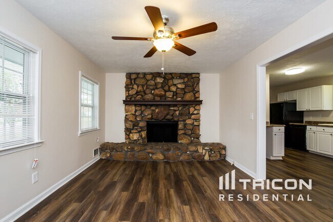 Building Photo - 5250 Hollyhock Rd