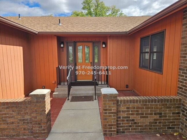 Building Photo - 2703 Crossroads Blvd