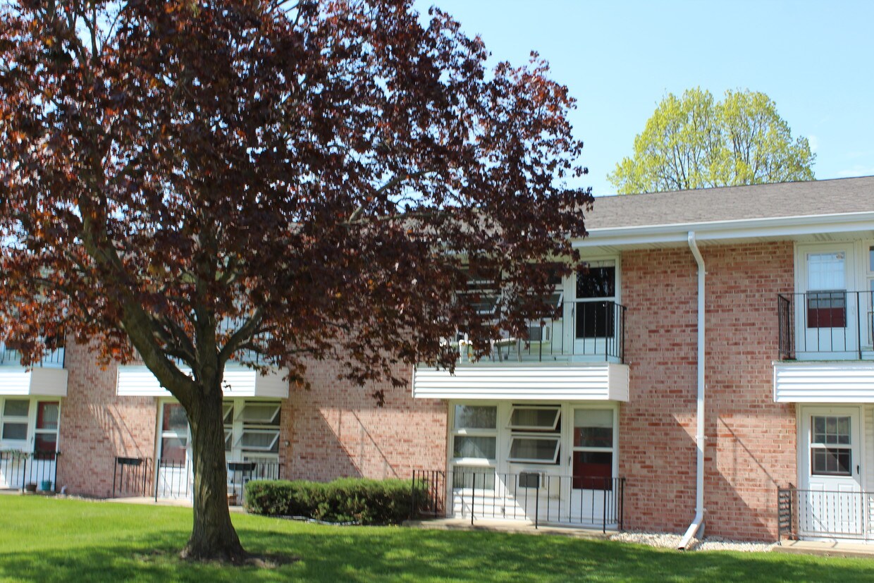Front - 1601 N Randall Ave