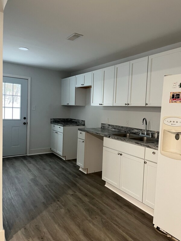 Foto del edificio - 14576 7 Mile Rd