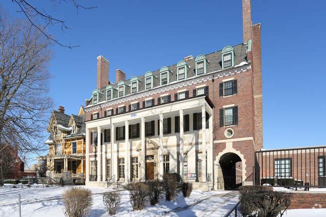 Building Photo - The Residence on North