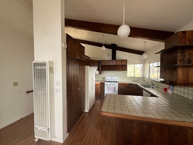 Foto del edificio - 886 Pine View Dr