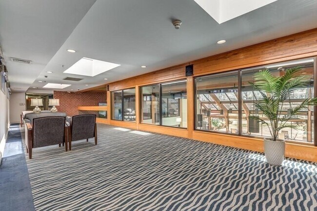 Foto del edificio - 3920 Mystic Valley Pkwy