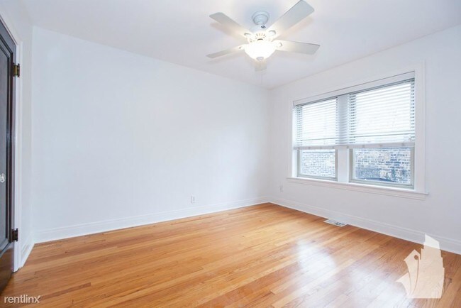 Building Photo - 4850 N Oakley Ave