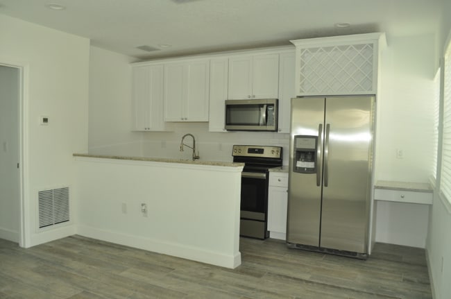 Photo - 520 Holt Ave Apartment