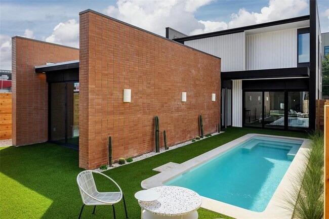 Foto del edificio - 2112 Lawnmont Ave